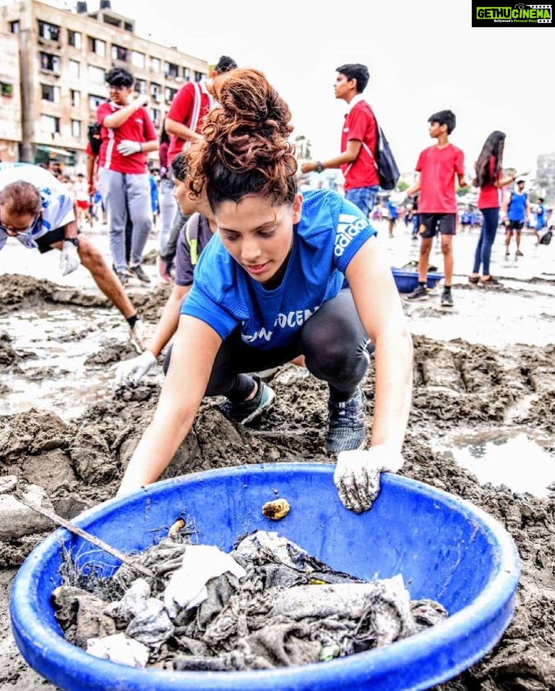 Saiyami Kher Instagram - A clean plastic free ocean, the blue water and a covid free life. Really hope we reunite. #worldoceansday