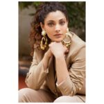 Saiyami Kher Instagram - All Suited up. Me and my earrings are ready for Monday morning office. 📷 @kay_sukumar 👔 @shnoy09 💄 @loveleen_makeupandhair @_misheeta Outfit @appapop earrings @azotiique