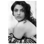 Saiyami Kher Instagram - Reminder: If you can dream it, you can do it. 💫 Shot by - @kay_sukumar Styled by - My fav @shnoy09 HMU - My fav @loveleen_makeupandhair & @_misheeta Outfit - @appapop