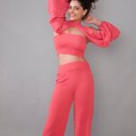 Saiyami Kher Instagram – Current mood 🌸🌸

Shot by @rahulsawant 
Co Ords by- @ozeqo 
Jewellery – @syndiora_india @sa.badesigns 
Styled by- @juhi.ali 
Hair – @hairmakeupbymeenal 
Make up – @pravin_madye
