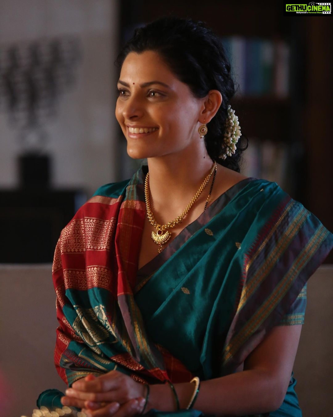 Saiyami Kher Instagram - Thankyou for all the love you’ll have given Faadu. If you’ll haven’t watched it yet please do 😊
@sonylivindia @sonylivinternational @ashwinyiyertiwari @saumyajoshiofficial @pavailgulati @saiyami @abhilashthapliyal @SPNStudioNext @inchak1601 @vaid_6 @ritesh_modi_creations @SujataNina @001danishkhan @amansrivas @saugatam @priamaia @khuranasamir @ladkasushilhai @mukta_dubey_tiwari @rohitchaturvedi @Sun.jmaurya @cosmicimmigrant @kausarmunir @truptii.patil @priyankapatil0207 @naam_karan_ @castingchhabra @mukeshchhabracc @musicsanthosh @shekharpraja @Navagat @dsathyaprakash @amiragill @haricharanmusic @sonymusicindia