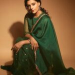 Saiyami Kher Instagram - Hara bhara kabab 🫑 Shot by @shivamguptaphotography Outfit: @raw_mango Earrings: @sangeetaboochra @aquamarine_jewellery Ring: @silverstreakstore Footwear: @aprajitatoorofficial @elevate_promotions Styling : @shreejarajgopal Style team: @yeshadattani @dhwanii.jain HMU @hetviburman @pravin_madye