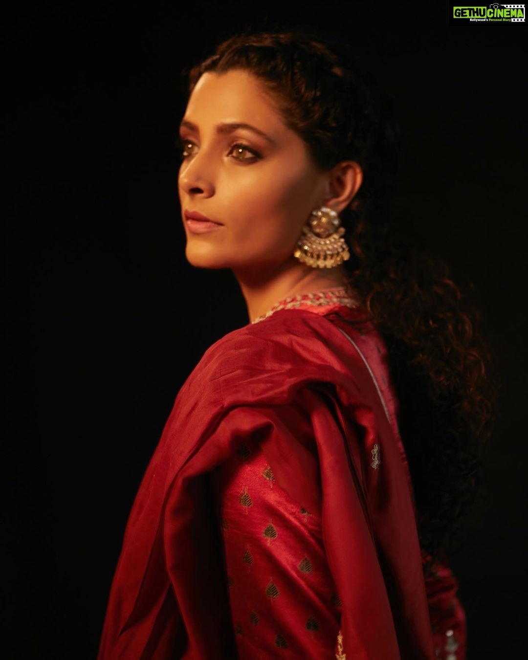 Saiyami Kher Instagram - All things faadu. Because faadu releases in 2 days! Shot by @shivamguptaphotography Wearing @anitadongre Jewellery @anitadongre Brand agency @elevate_promotions Hmu @hetviburman @pravin_madye