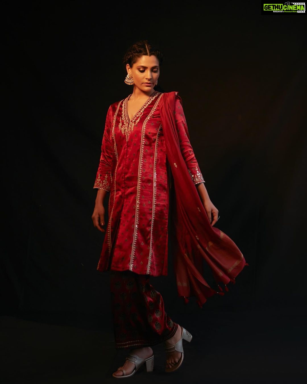 Saiyami Kher Instagram - All things faadu. Because faadu releases in 2 days! Shot by @shivamguptaphotography Wearing @anitadongre Jewellery @anitadongre Brand agency @elevate_promotions Hmu @hetviburman @pravin_madye
