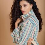 Saiyami Kher Instagram - Saturday night mood. Outfit @svacouture Earrings @blingsutra @ascend.rohank Styled by @shnoy09 Shot by @sandeshparulkar