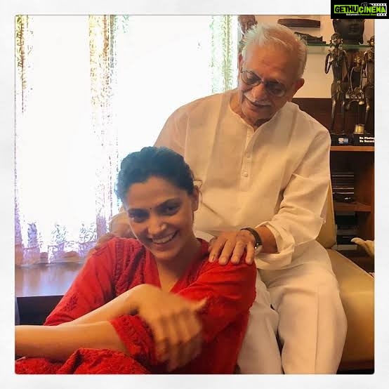 Saiyami Kher Instagram - Happy Birthday to my most favourite, the forever young Gulzar Saab ❤️