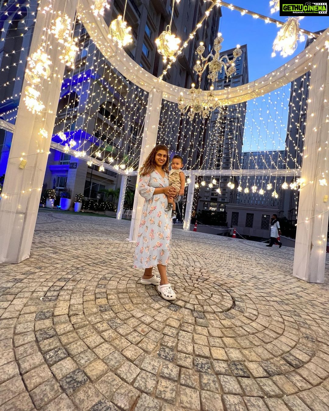 Sameera Sherief Instagram - Beautiful night! The Festival of Lights brings all the positivity with its charm. Let’s let’s keep it alive by not polluting the environment. I say no to crackers. N I’m gonna teach the same to my baby. #MomAndSon #MomSon #SameeraSherief #Arhaan #SyedArhaan PC : @mr_.arbaaz_07