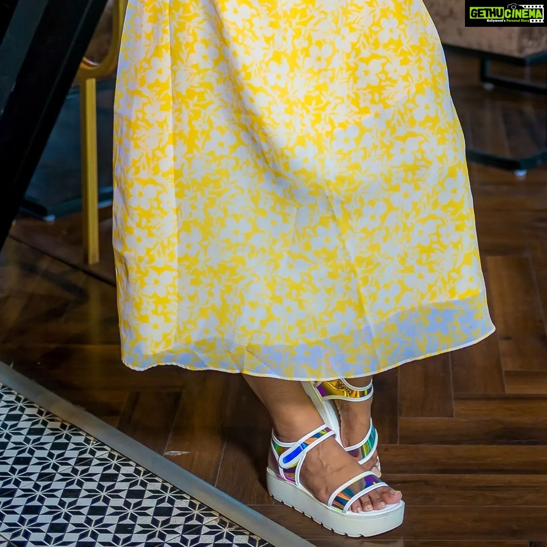 Sameera Sherief Instagram - 🌼 DAFFODIL ~ SSxMB 🌼 Daffodil is delicate and feminine. The V neck, hand pressed buttons, sleeves that are slightly puffed and the impression of a high waist line give Daffodil a retro and chic look. Ties come together at the back to give shape. The unique SS X MB design includes a cross-over inner neck design to access your breasts with complete ease and a fully integrated flap that helps you have 100% privacy as you nurse. Available in sizes Medium to 3XL. SHOP ON WWW.MEERABHARADWAJ.COM #SSxMB #SameeraSheriefXMeeraBharadwaj #normalizenursinginpublic #nursinginpublic #breastfeedinginpublic #freedomtofeed #freedomtofeedforindianmoms #chiffonmaxi #maternitywear #breastfeedingdress