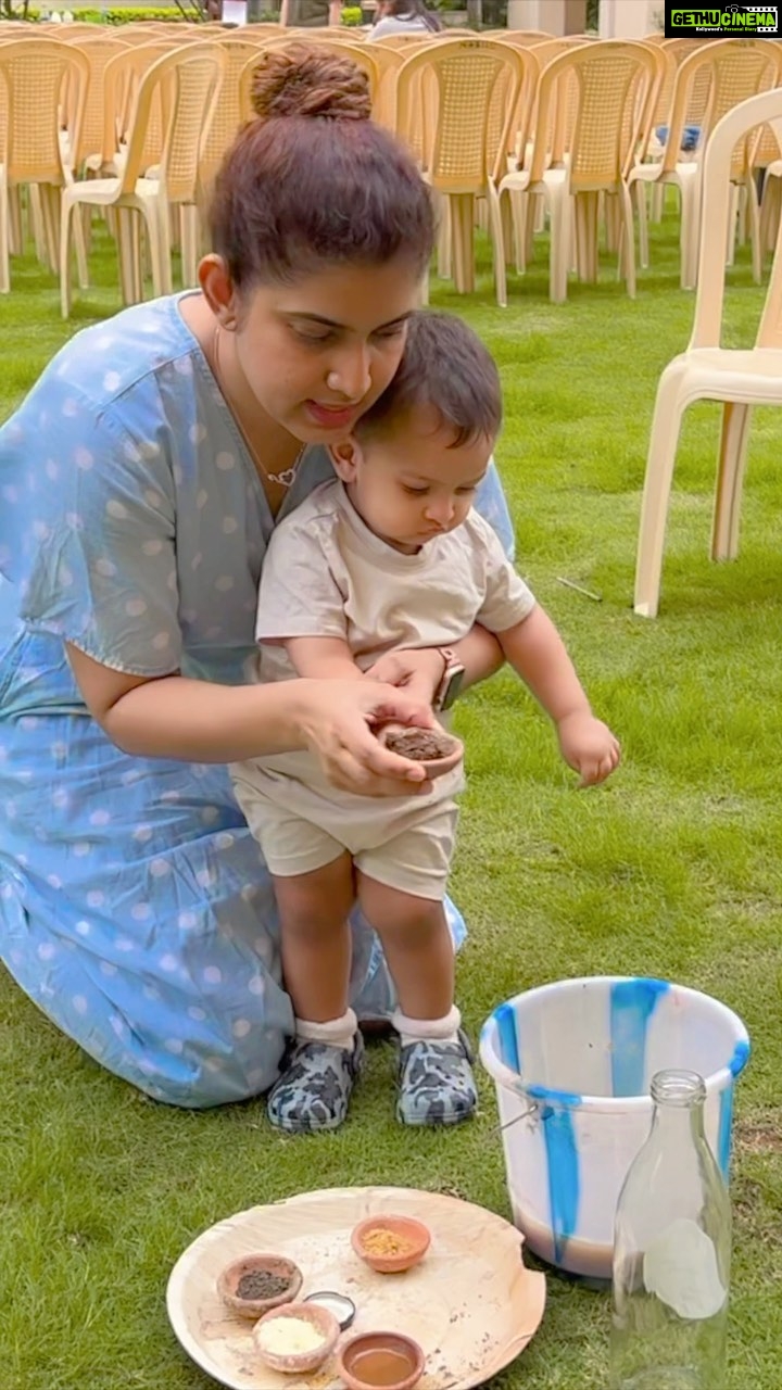 Sameera Sherief Instagram - We made jeevanamrutyam (natural fertiliser) under the guidance of @organo_et_school It’s all about learning about the nature, getting as close to nature as possible! #MomSon #MomAndSon #Arhaan #SyedArhaan #SameeraSherief