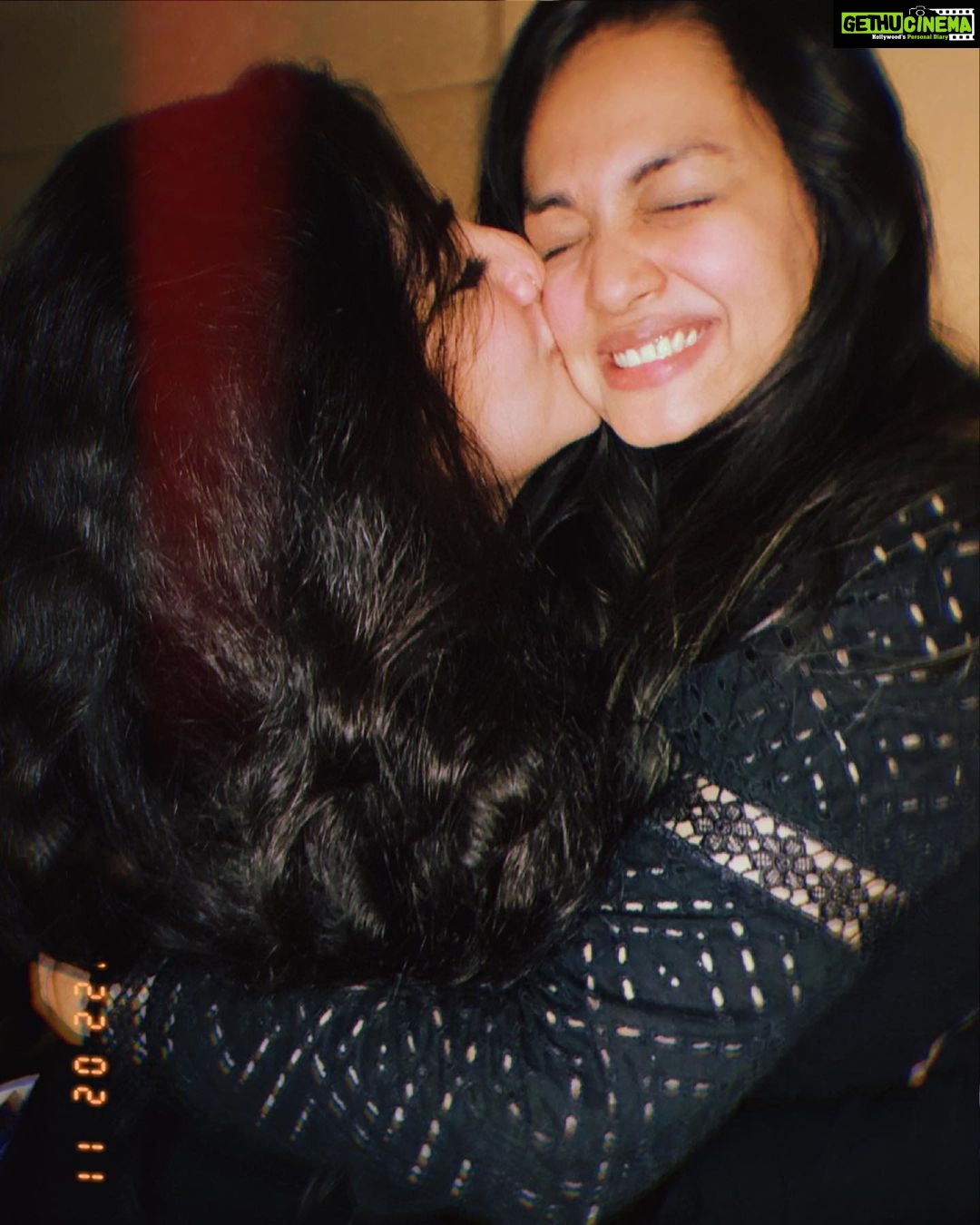 Samiksha Jaiswal Instagram - Friendship must be built on a solid foundation of alcohol, sarcasm, inappropriateness and shenanigans 😜 Also we’ll be best friends forever cuz you already know wayyy too much 😂❤️😜 Missed you sammyyyy ❤️ Mumbai, Maharashtra