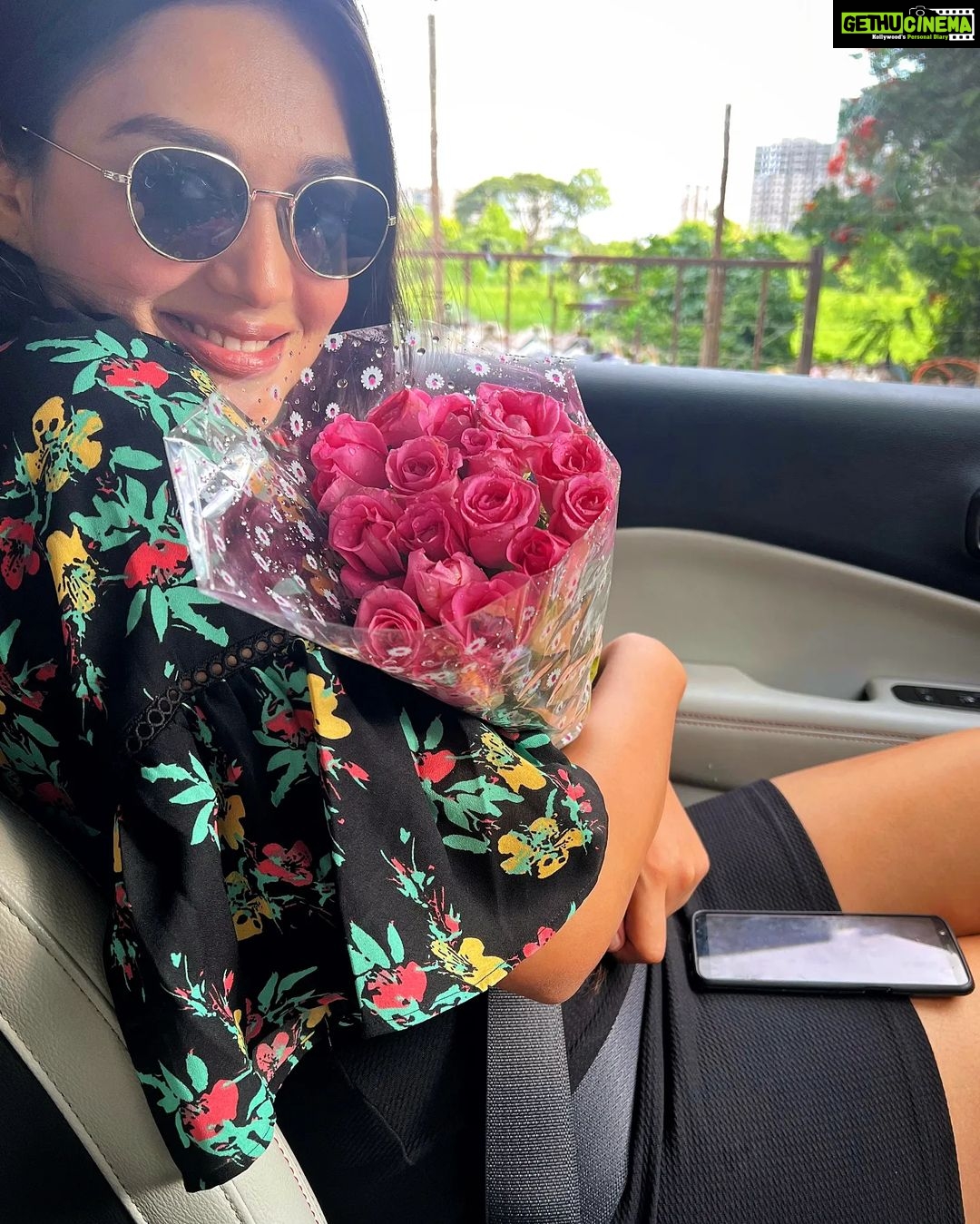 Samiksha Jaiswal Instagram - Flowers were not the only thing which made me smile today! 🌼