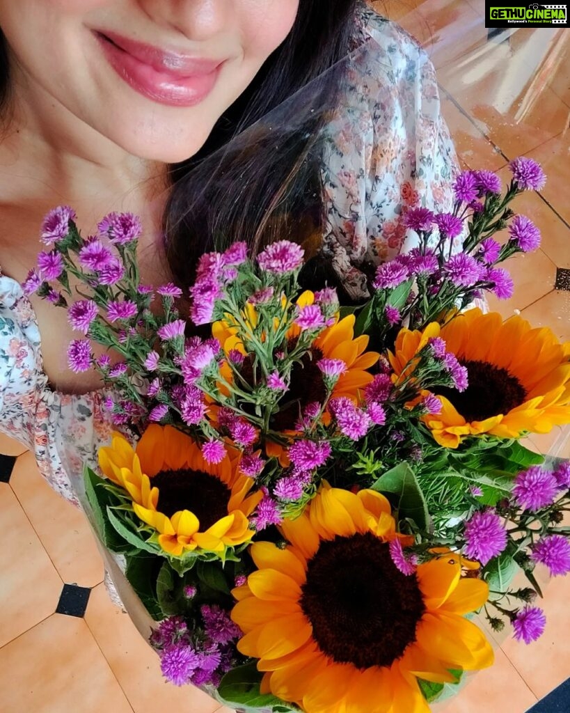 Samiksha Jaiswal Instagram - 🌻Peace. Love. Sunshine & Sunflowers!🌻 . . . . . . . . . . . . . . . . . Thank you so much @ankitashivhare for making me smile! Welcome to the family. ❤️