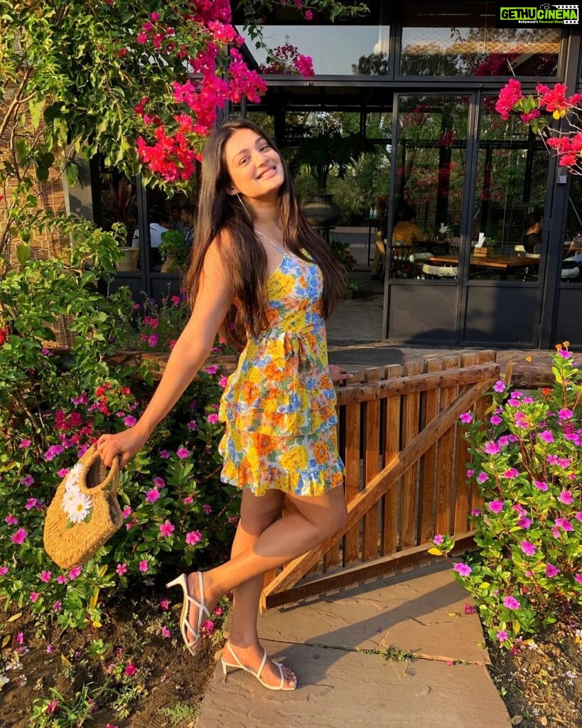 Samiksha Jaiswal Instagram - "Sundays are for sunshine."🌻