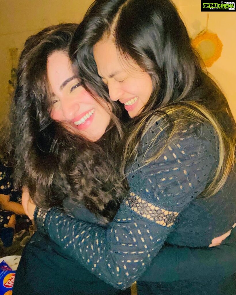 Samiksha Jaiswal Instagram - Friendship must be built on a solid foundation of alcohol, sarcasm, inappropriateness and shenanigans 😜 Also we’ll be best friends forever cuz you already know wayyy too much 😂❤️😜 Missed you sammyyyy ❤️ Mumbai, Maharashtra
