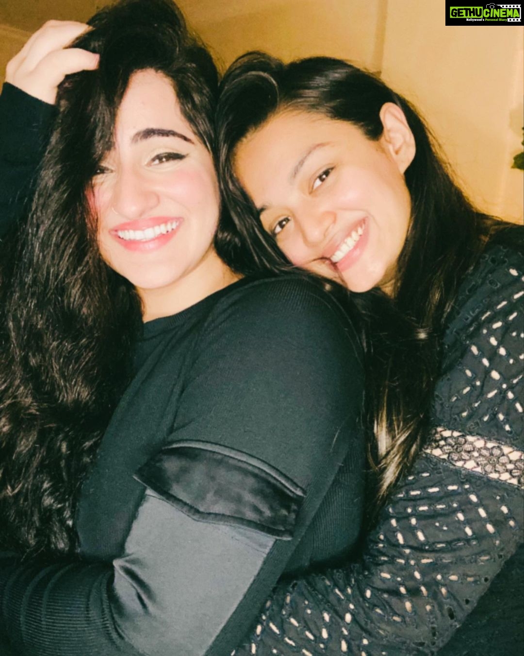 Samiksha Jaiswal Instagram - Friendship must be built on a solid foundation of alcohol, sarcasm, inappropriateness and shenanigans 😜 Also we’ll be best friends forever cuz you already know wayyy too much 😂❤️😜 Missed you sammyyyy ❤️ Mumbai, Maharashtra