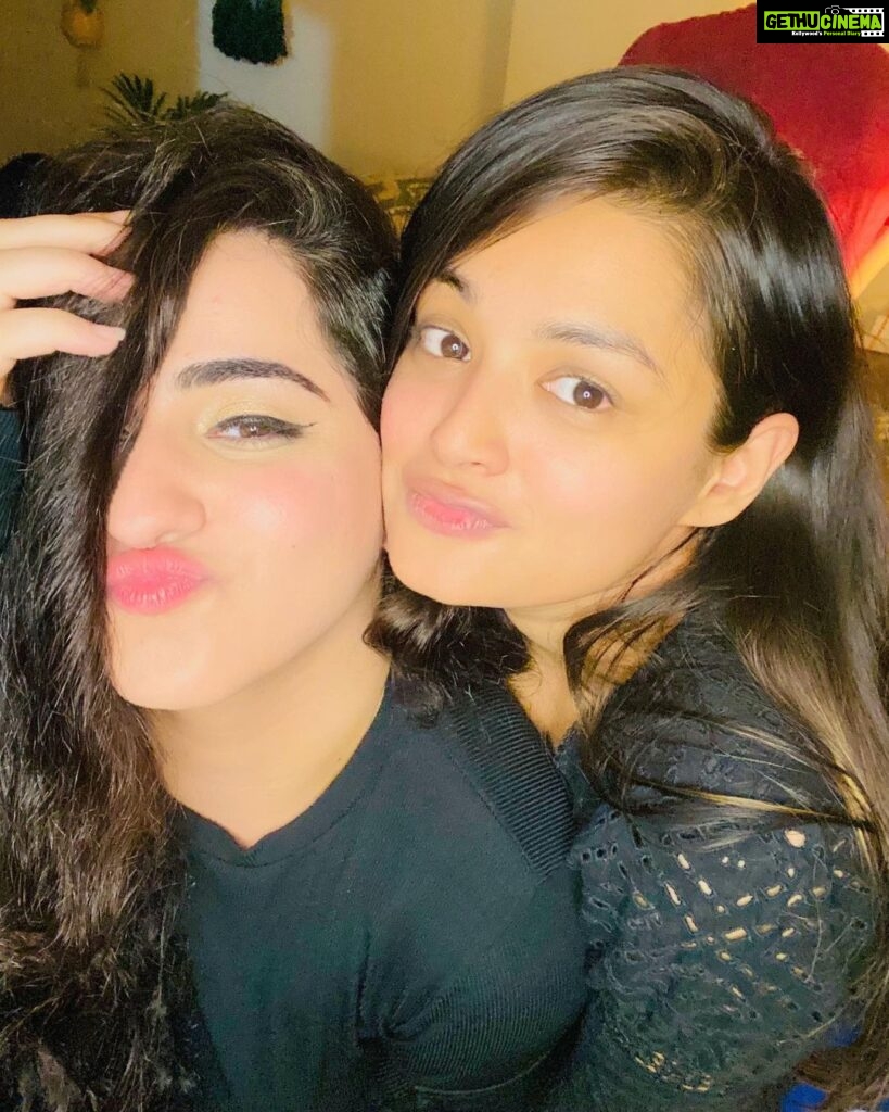Samiksha Jaiswal Instagram - Friendship must be built on a solid foundation of alcohol, sarcasm, inappropriateness and shenanigans 😜 Also we’ll be best friends forever cuz you already know wayyy too much 😂❤️😜 Missed you sammyyyy ❤️ Mumbai, Maharashtra