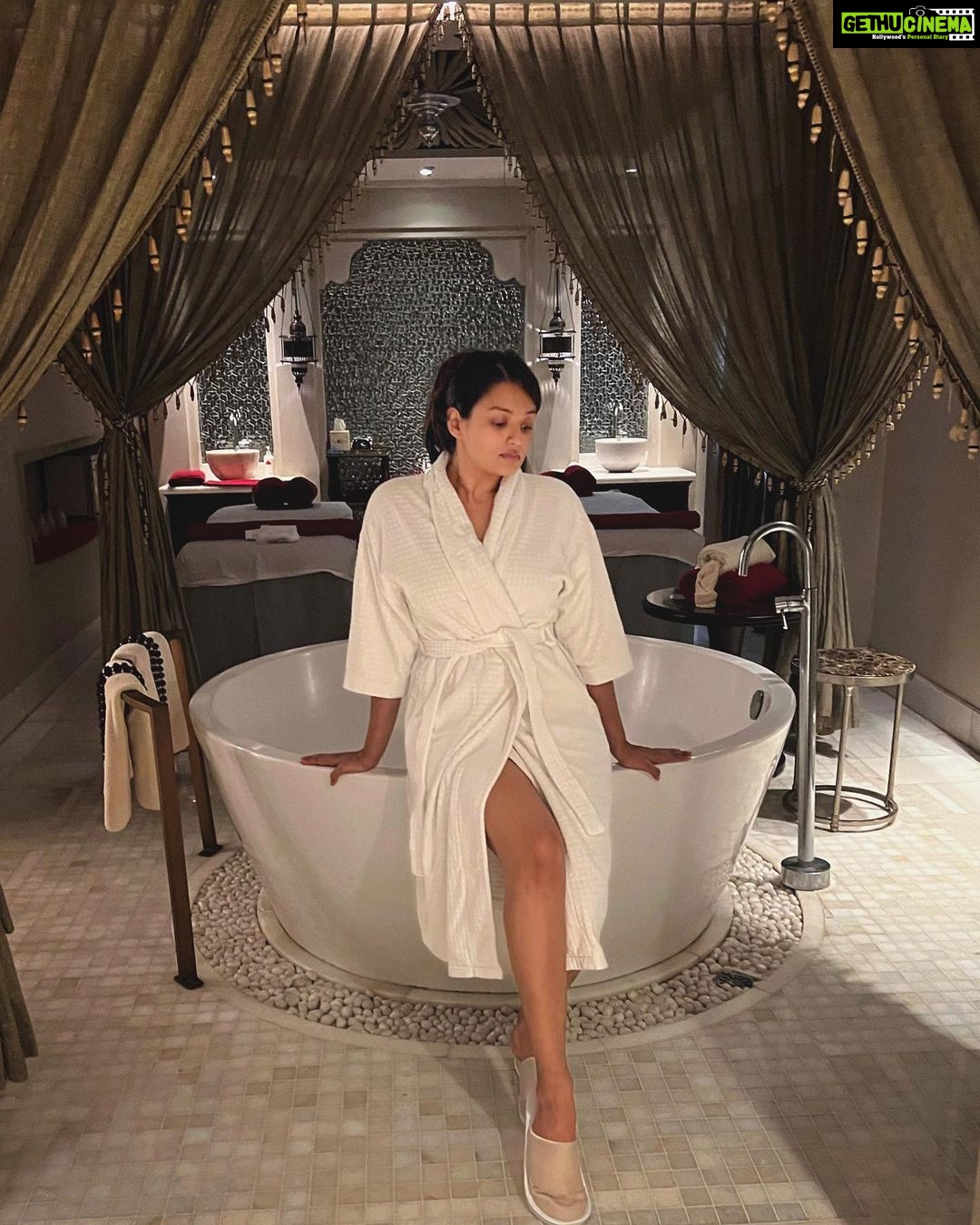 Samiksha Jaiswal Instagram - "Cheers to spending all day in a cozy bathrobe."🥂 ITC Maratha Hotel