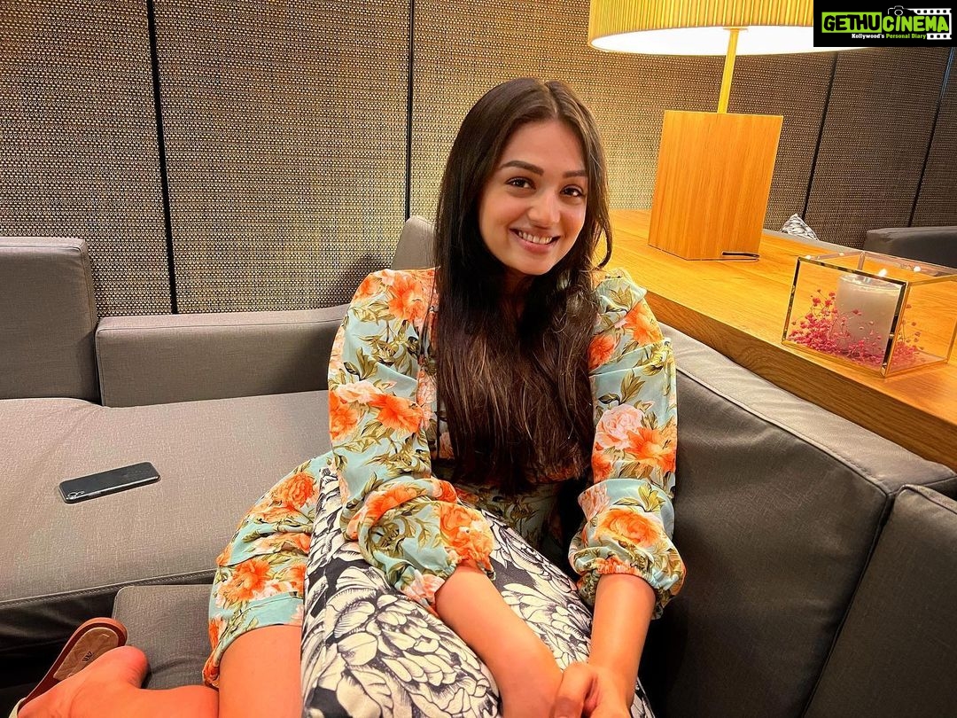 Samiksha Jaiswal Instagram - “Take a moment today and look at all the beautiful things you have. Life is a blessing.”🧡