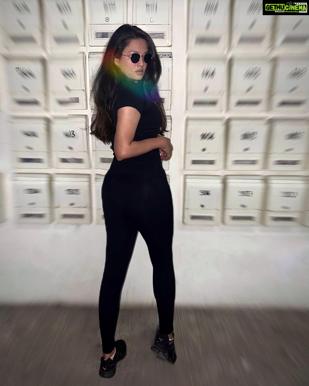 Samiksha Jaiswal Instagram - Carpe diem!✨ . . . . . . . . . . . . . . . . . . . . . . . #fitnessmotivation #samikshajaiswal #black #fitness #instagood #newyearsresolution