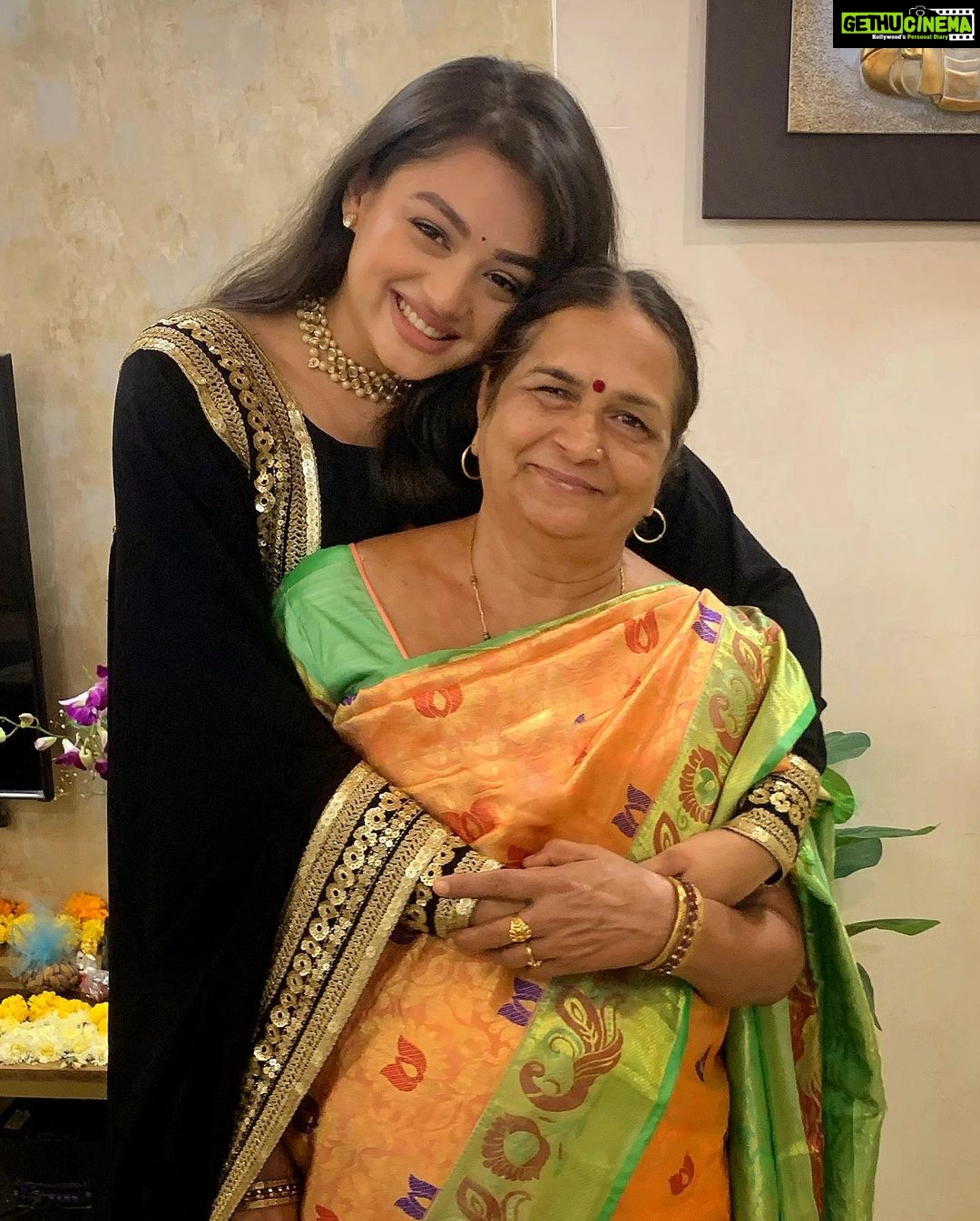 Samiksha Jaiswal Instagram - Diwali means family. ✨🧿