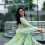 Samskruthy Shenoy Instagram - Cool in the middle of mid summer day 💙💚 Makeup - @beleza_studio_academy @aswathi_sasidharan__ Hairstyle - @magik_makeover PC - @imagiophotography_official Costume & jewellery - @adorn_perumbavoor #twirl #twirlandswirl #samskruthyshenoy #adornbridalhub #imagiostories #belezastudioacademy Thanneerchaal Park Irumbanam