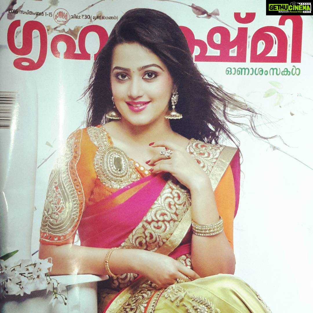 Samskruthy Shenoy Instagram - #grihalakshmi #magazine #cover #photoshoot #colourful #life #happiness