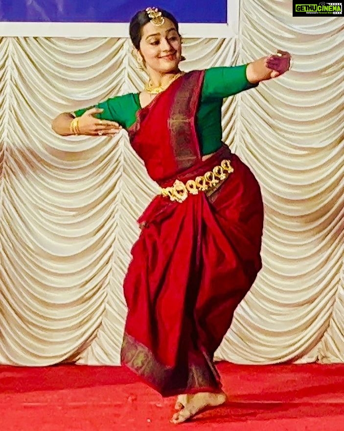 Samskruthy Shenoy Instagram - The stage is my world ❤ #lovefordance #danceislife #semiclassical PC - @jeffin_parakkattu