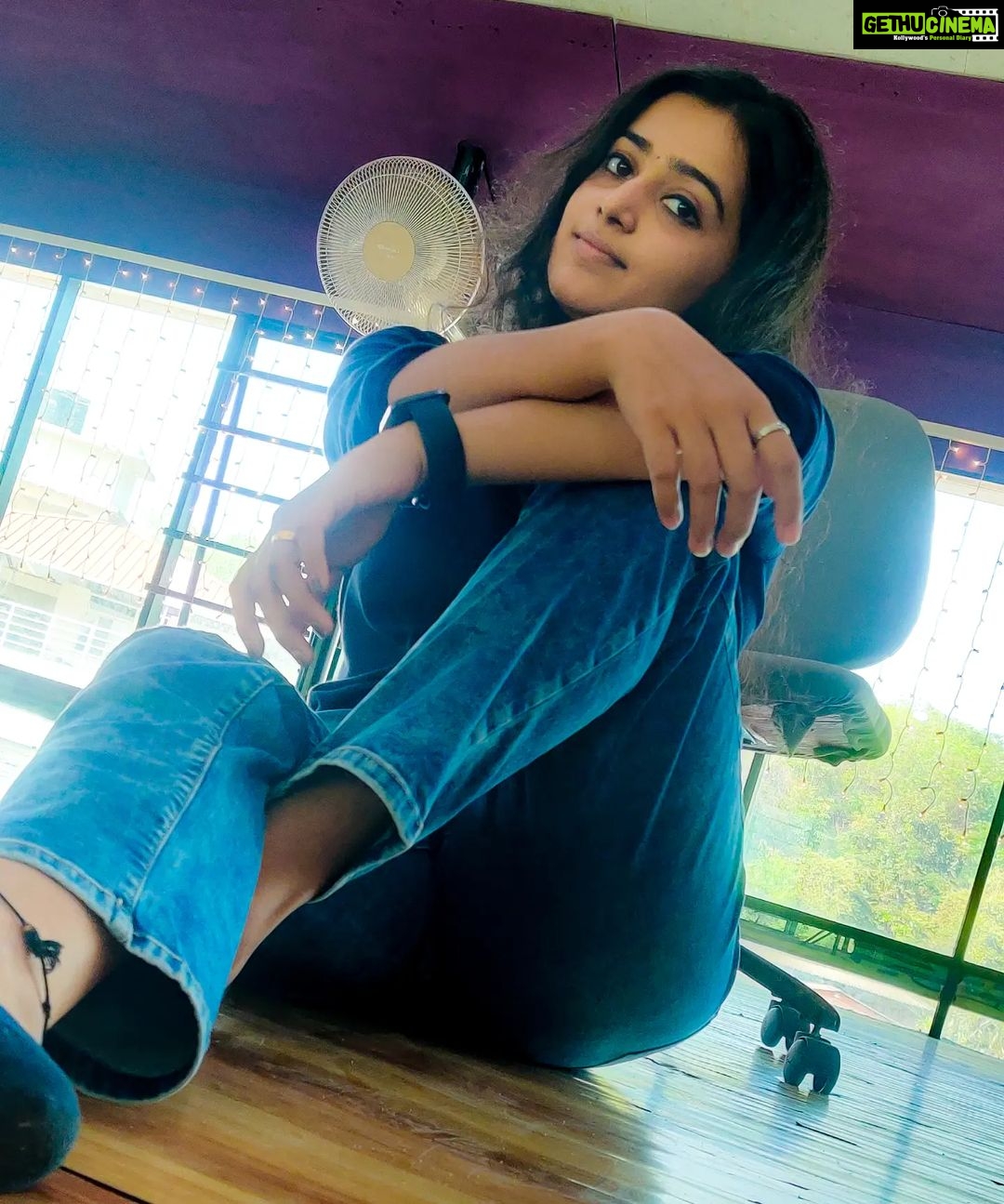 Samskruthy Shenoy Instagram - Ready to take on the world 😈 PC -@anu_omkara