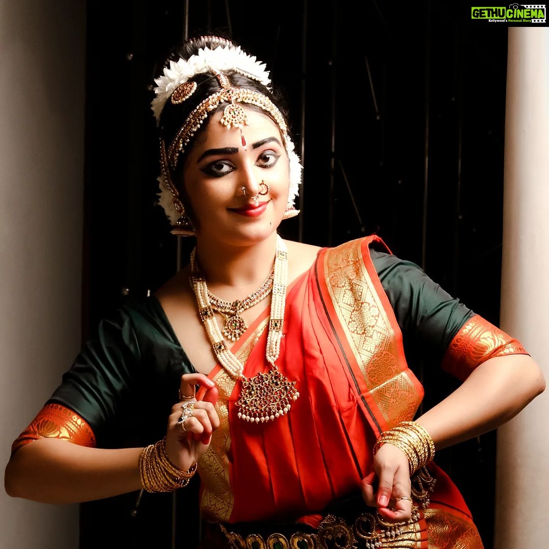 Samskruthy Shenoy Instagram - Shree ganeshaya dheemahi 🙏🏻❤ #bharatanatyam #classicaldance #tradition #ganapatibappamorya #ganeshayadheemahi