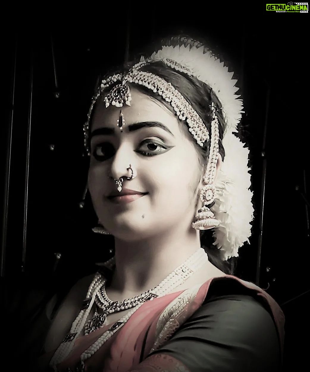 Samskruthy Shenoy Instagram - Tamasoma jyotirgamaya 🙏🏻❤ #dancer #classicaldance #bharatanatyam #danceislove #tradition
