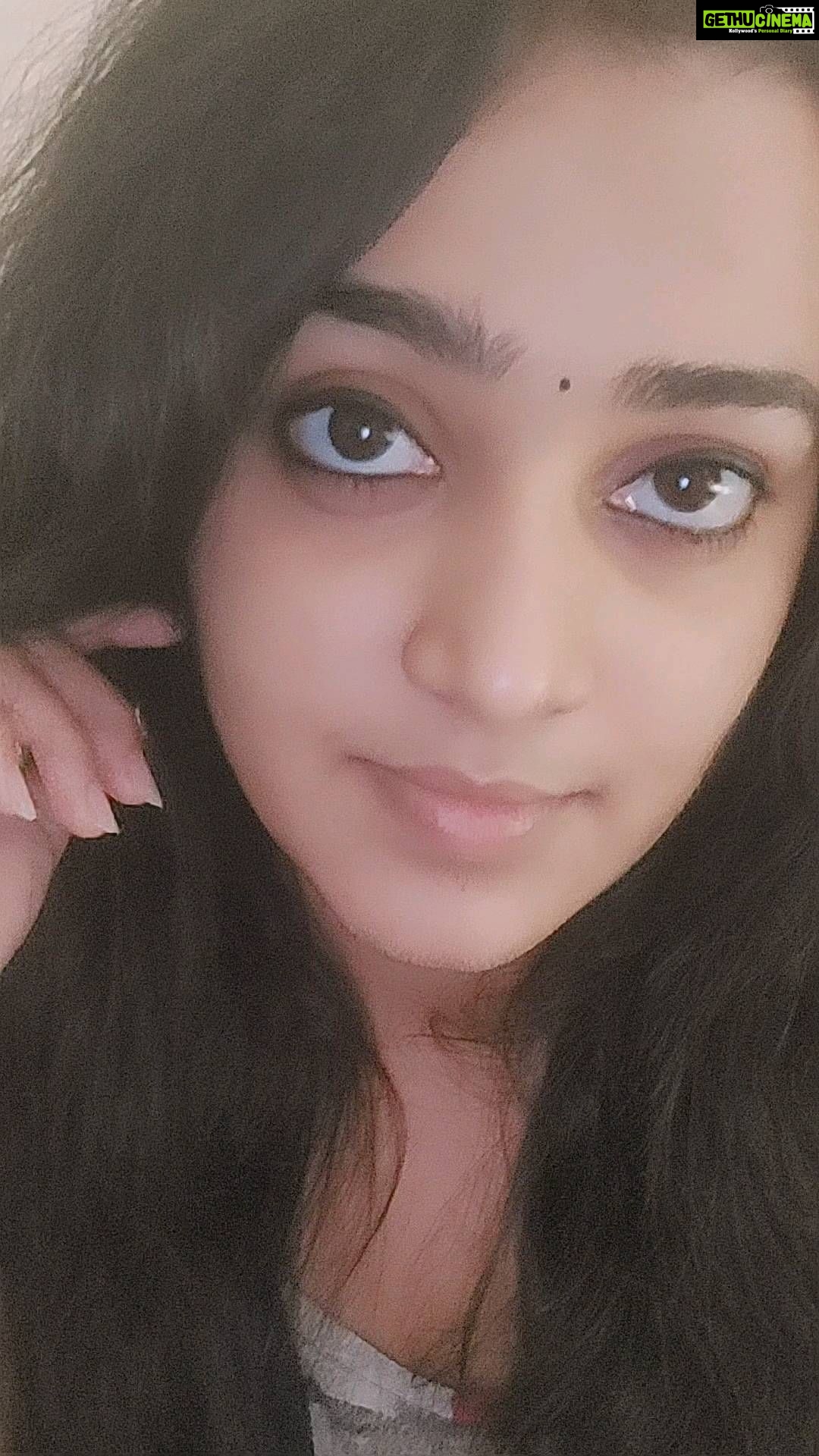 Samskruthy Shenoy Instagram - Manassu maarita? 🙃 #okkanmani #nithyamenen #love #tamilreels #instatamil