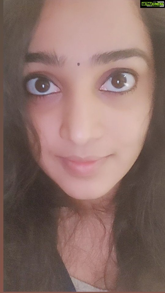 Samskruthy Shenoy Instagram - Phone pannamaten 🙊 Letter podamaten 🙈 Email anuppamaten 🙃 #tamilreels #geneliadsouza #vijay #tamilmovies #instatamil