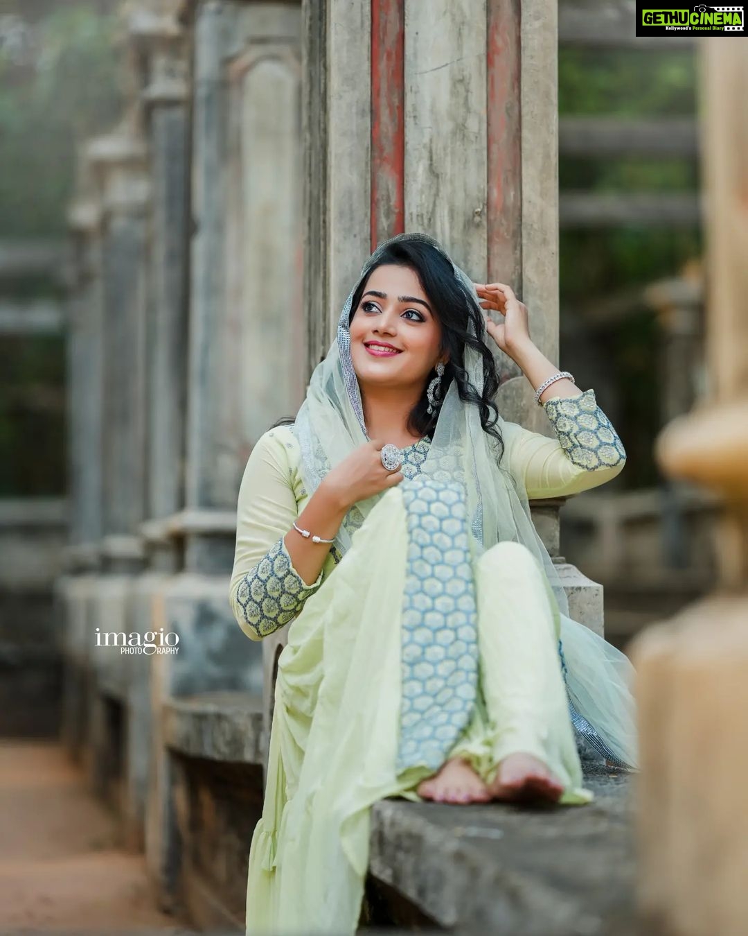 Samskruthy Shenoy Instagram - Eid Mubarak ❤🌚 #eid2023 #eidmubarak #samskruthyshenoy Costume & jewellery - @adorn_perumbavoor Cam - @imagiophotography_official Makeup - @beleza_studio_academy @aswathi_makeover Hairstyle - @magik_makeover
