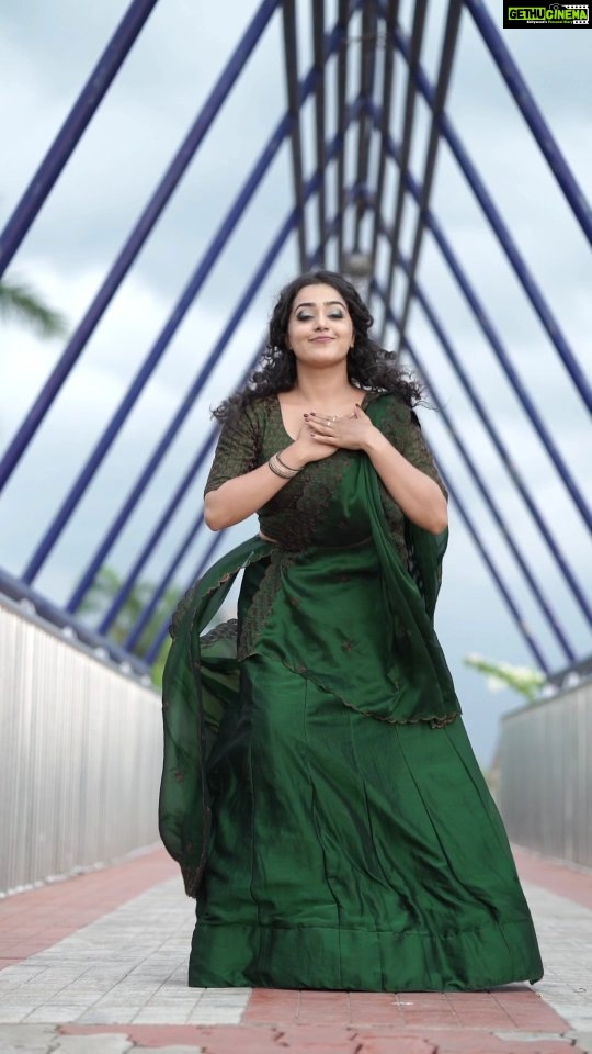 Samskruthy Shenoy Instagram - Mainaru vetti katti ❤ MUA - @beleza_studio_academy @aswathi_makeover PC - @dk_dajukotheri Costume - @adorn_perumbavoor #mainaruvettikatti #trendingreels #tamilsongs #instareels #instatamil #samskruthyshenoy #internationaldanceday