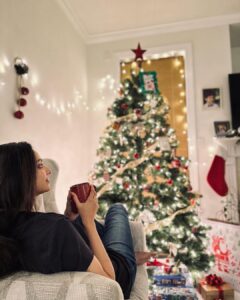 Samvrutha Sunil Instagram - Entertaining kids, managing tantrums, making cookies for Santa, making hot chocolate multiple times a day, putting them to sleep, wrapping up the gifts and writing notes from Santa! Phew! It’s the most wonderful (busy) time of the year indeed! But it’s all worth it when I see their faces in the morning, gleaming with happiness! 
Merry Christmas, everyone! ♥️