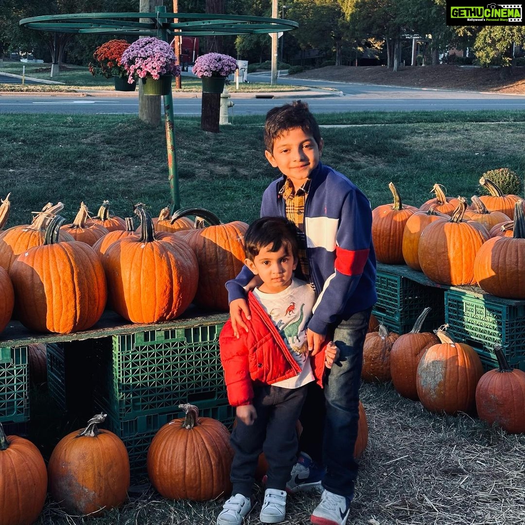 Samvrutha Sunil Instagram - It's that time of the year again! Bake two cakes, wrap two sets of presents, and sing ‘Happy Birthday’ back to back! My babies are growing up so fast! #Ruruis3today and #Agastyawillbe8tomorrow Thank you for all the wishes and prayers! ♥️🧿