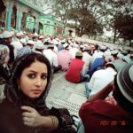 Sana Amin Sheikh Instagram - #Ahmedabad .. my nana's urs.. #DaniLimda #GunShaheedDarga My nana, Saadat-Bin-Ashraf was an A grade All India Radio Singer.. A Ghazal singer, music composer.. (Singer of the qawali- hum na bhoolenge tumhe Allah kasam from the movie Rustom Sohrab.. he'd sung it with Rafi Saab and Manna Da) An actor.. And later was given Taaj Poshi.. which made him leave worldliness for Seva/Khidmat.. 20.11.16