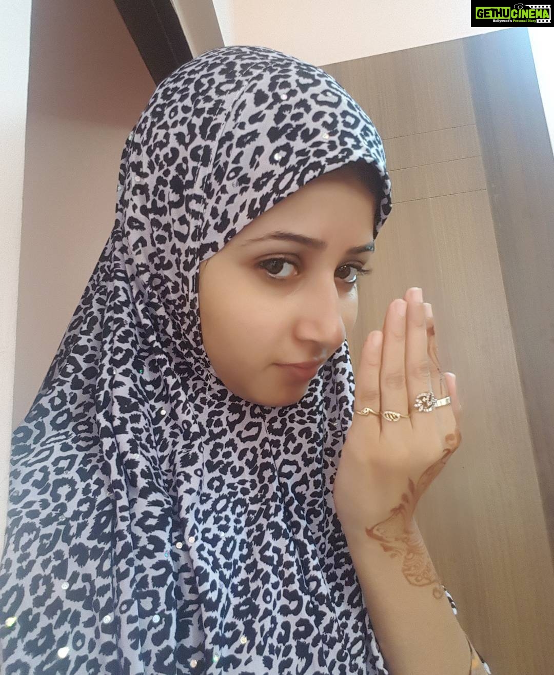 Sana Amin Sheikh Instagram - #JumaMubarak Dua mein yaad rakhna..