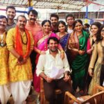 Sana Amin Sheikh Instagram - The Complete Main Cast.. with our director.. Some of them r missing here.. over the span of 9 months.. there have been many artists who joined us and left us.. thank u to all of them too..