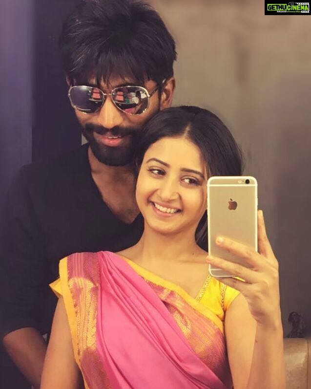 Sana Amin Sheikh Instagram - When both of us are shooting together.. #SameLocation #HusbandWifeAtWork #Director #Actor #ShootLife🎥 #Krishnadasi #EkDujeKeWaaste #Colors #SonyEntertainmentTelevision #MakeUpRoomSelfie #MashaAllah 14.9.16 S J Studio