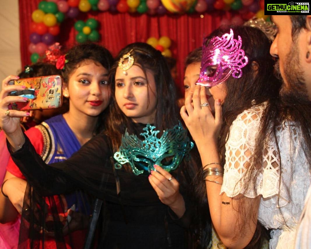 Sana Amin Sheikh Instagram - Birthday Parties Be Like..