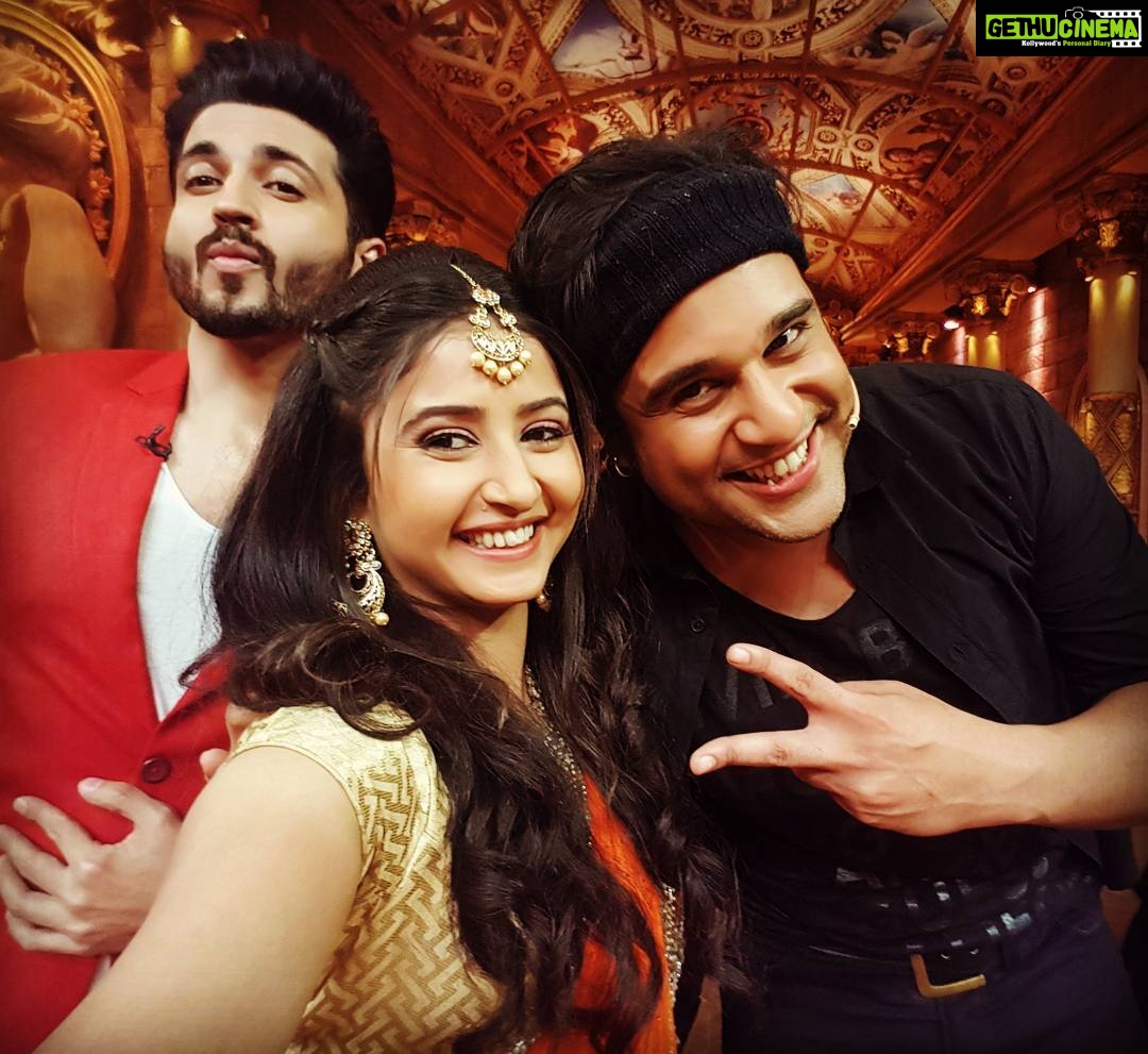 Sana Amin Sheikh Instagram - #ComedyNightsBachao #Krishna Photo Bombed by @dheerajdhoopar 😀
