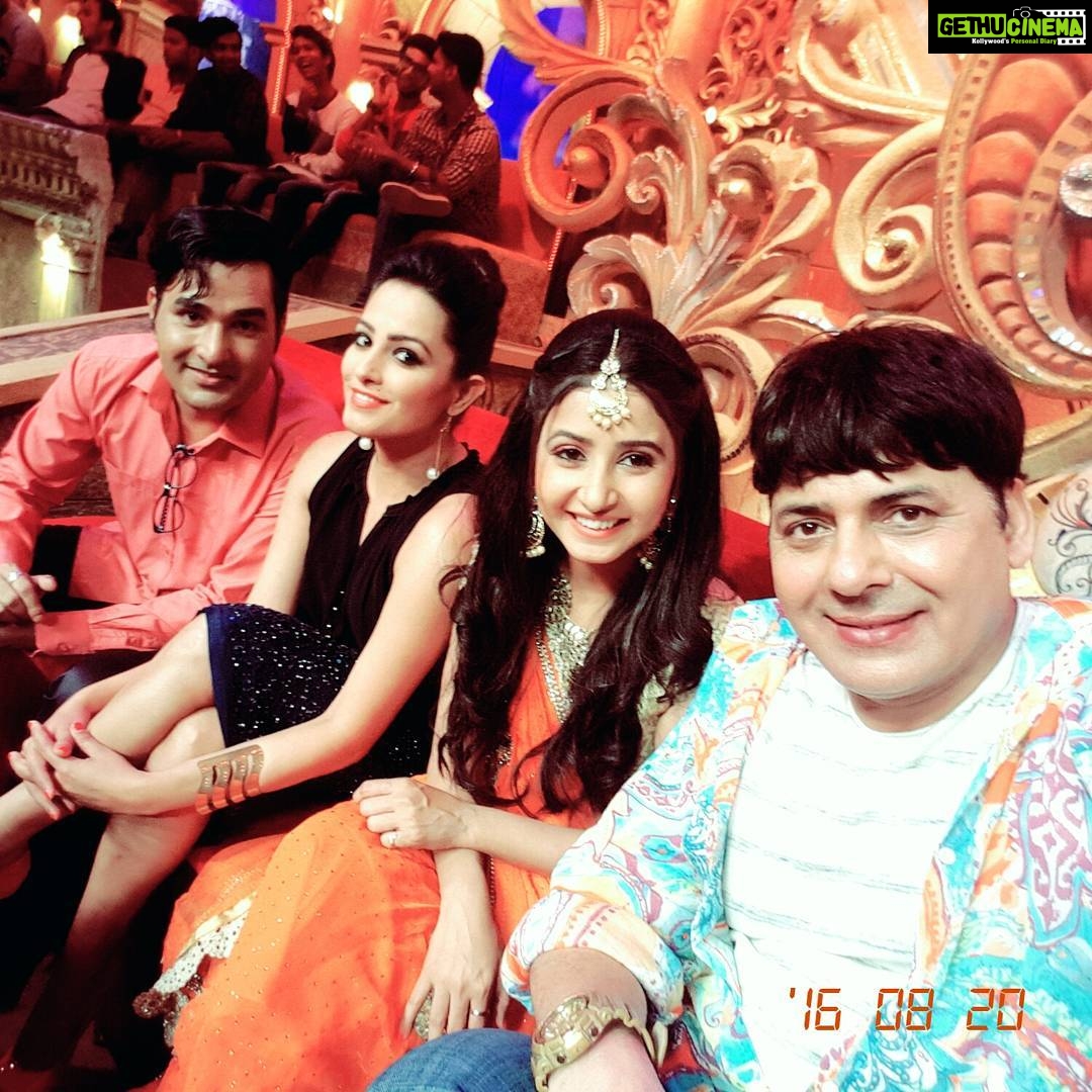 Sana Amin Sheikh Instagram - Getting roasted on #ComedyNightsBachao.. @colorstv