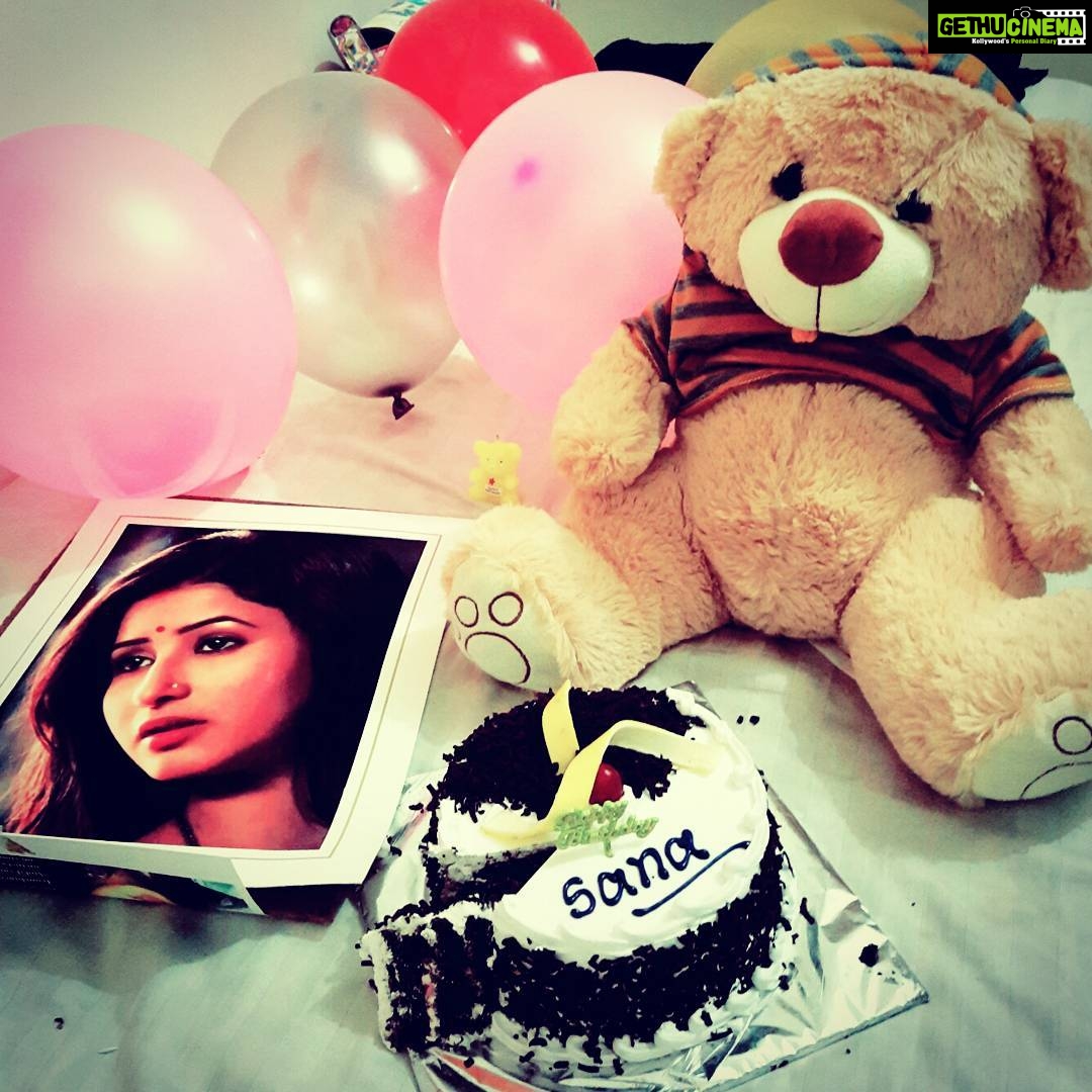 Sana Amin Sheikh Instagram - Birthdays be Like... ♡♡♡ #MakeUpRoomStories #AaraFans #Krishnadasi