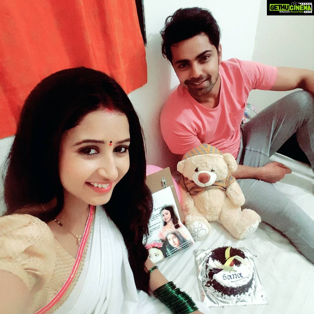 Sana Amin Sheikh Instagram - Thank u Munazzah, Amy, Hrishitha, Sana and Shifa. This picture is for u guys.. ♡