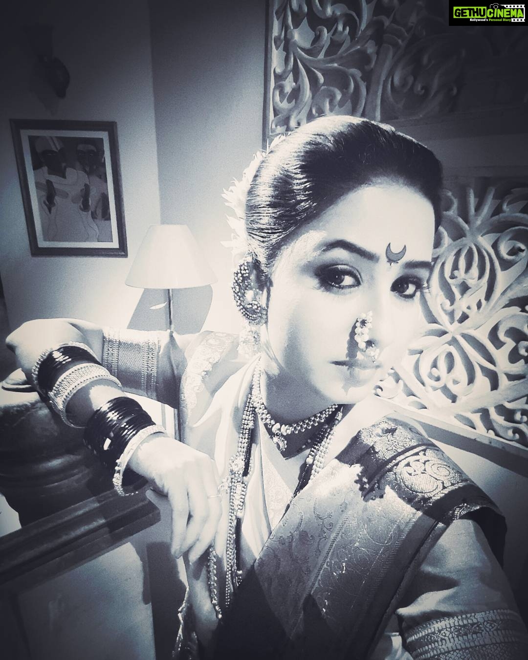 Sana Amin Sheikh Instagram - I am loving this track.. saasu ma ki aatma in me.. @colorstv #ColorsChannel 10.30pm Mon to Fri.. #Krishnadasi #Aradhya #Bhamini #possessed #hypnotised #SaasuMaaKiAatmaInMe