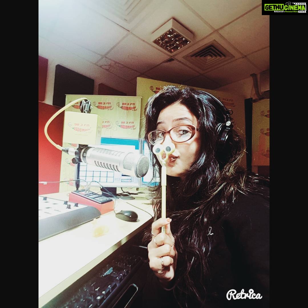 Sana Amin Sheikh Instagram - And that's my new pen.. gifted by @aijazashaikh .. Isn't it Cute? ;)