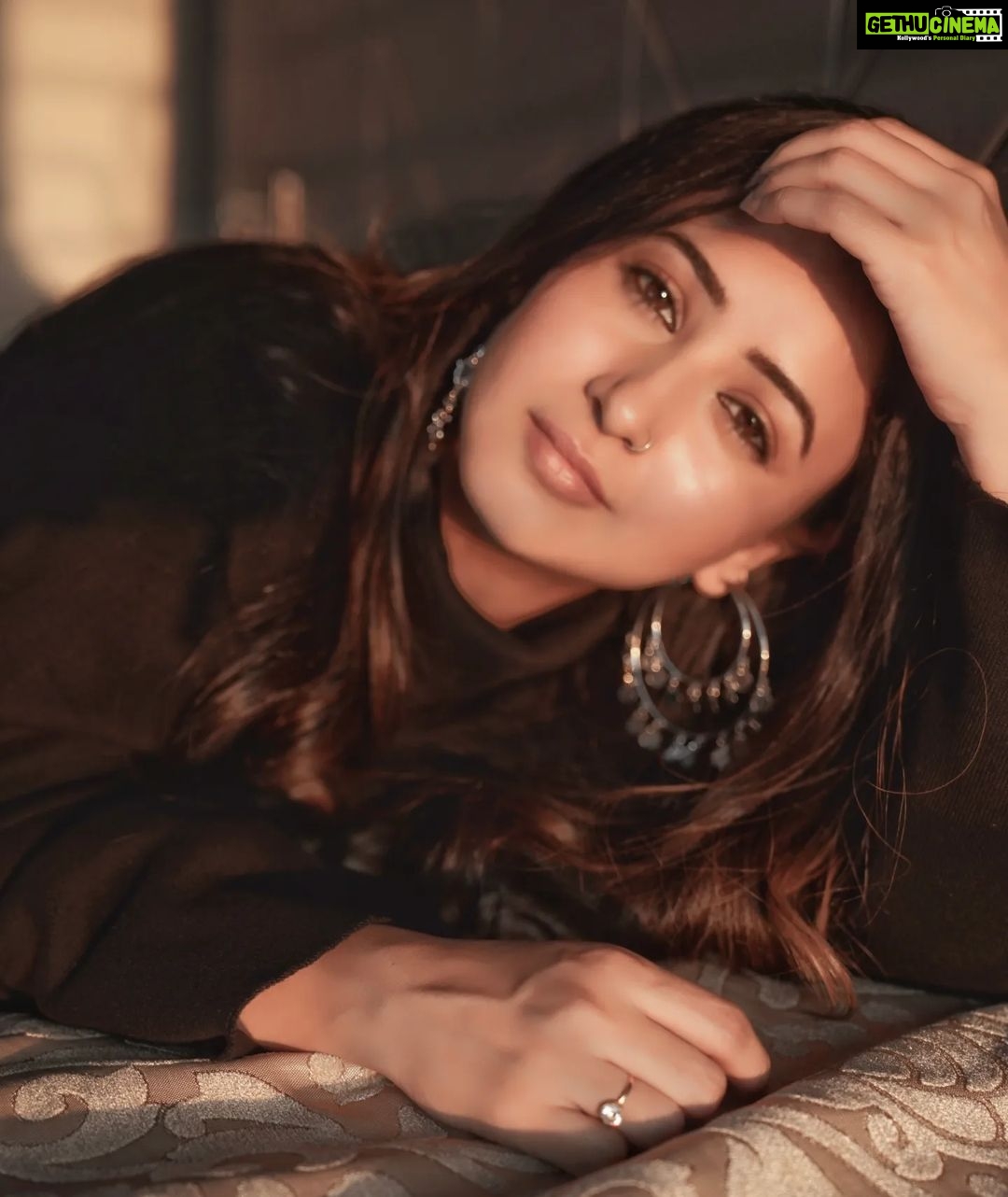 Sana Amin Sheikh Instagram - #Consistency hai π π€π€π€ Shot by: @rishishahhhhhh makeup&hair : @mehekshah.mua Outfit: @zara Earrings: @accessorizeindiaofficial #collaboration #photography #Pictures #blacktop #zara #Style