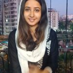 Sana Amin Sheikh Instagram - Chand Raat ko waqt hee kahan milta hai.. Duaaein, choodiyaan, jhumke, suit, dupatte, tayyariyon se fursat hee kahan.. Warna iraada toh mera bhi reel banane ka tha 🌙 21.4.2023 Eid ka Chand bohot Mubarak ho Doston 🌸 Allah humare roze-ibaaton ko Qubool kare, Aameen 🤲🥺 Alvida Juma! #ramzaan #alvidajuma #ramzaan2023 ##alvidamaheramzan #chand #chandmubarak #dua #eid2023 #alvidajumma #ramadan #ramadaan #ramzan #Beautiful 🤍