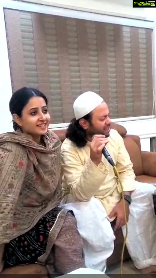 Sana Amin Sheikh Instagram - Randomnly joined Adnan Mama while he was singing एहसान तेरा होगा मुझ पर.. Video shot by Mummy (sirf unko video on करने wala icon batana पढ़ा इस बार :)) घर पे हमारे, या हमारे cousins ke.. aisi mehfilein hoti rehti hai, yeh wali बस ऐसे ही w/o any plan wali, aur singers toh sab hain hee ghar pe.. nazla/bukhaar ho rakha tha mujhe phir bhi gayenge toh zaroor.. June 2022 Ahmedabad, India